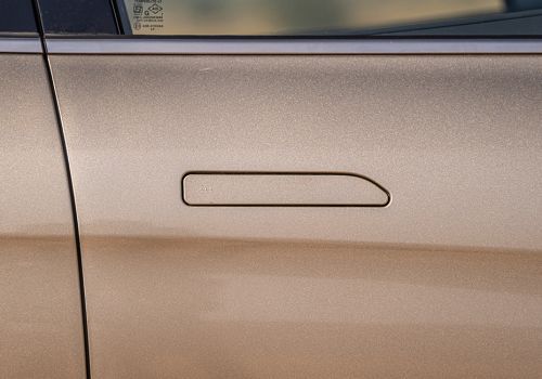 Mahindra XUV 7XO AX7 Diesel