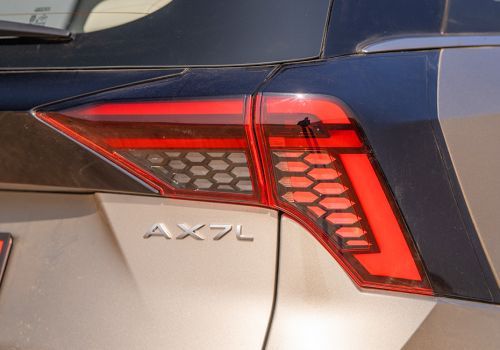 Mahindra XUV 7XO AX7 Diesel