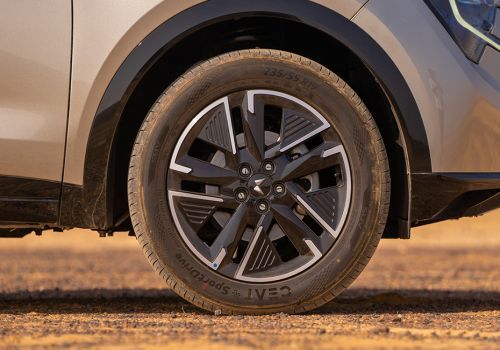 Mahindra XUV 7XO AX7 Diesel